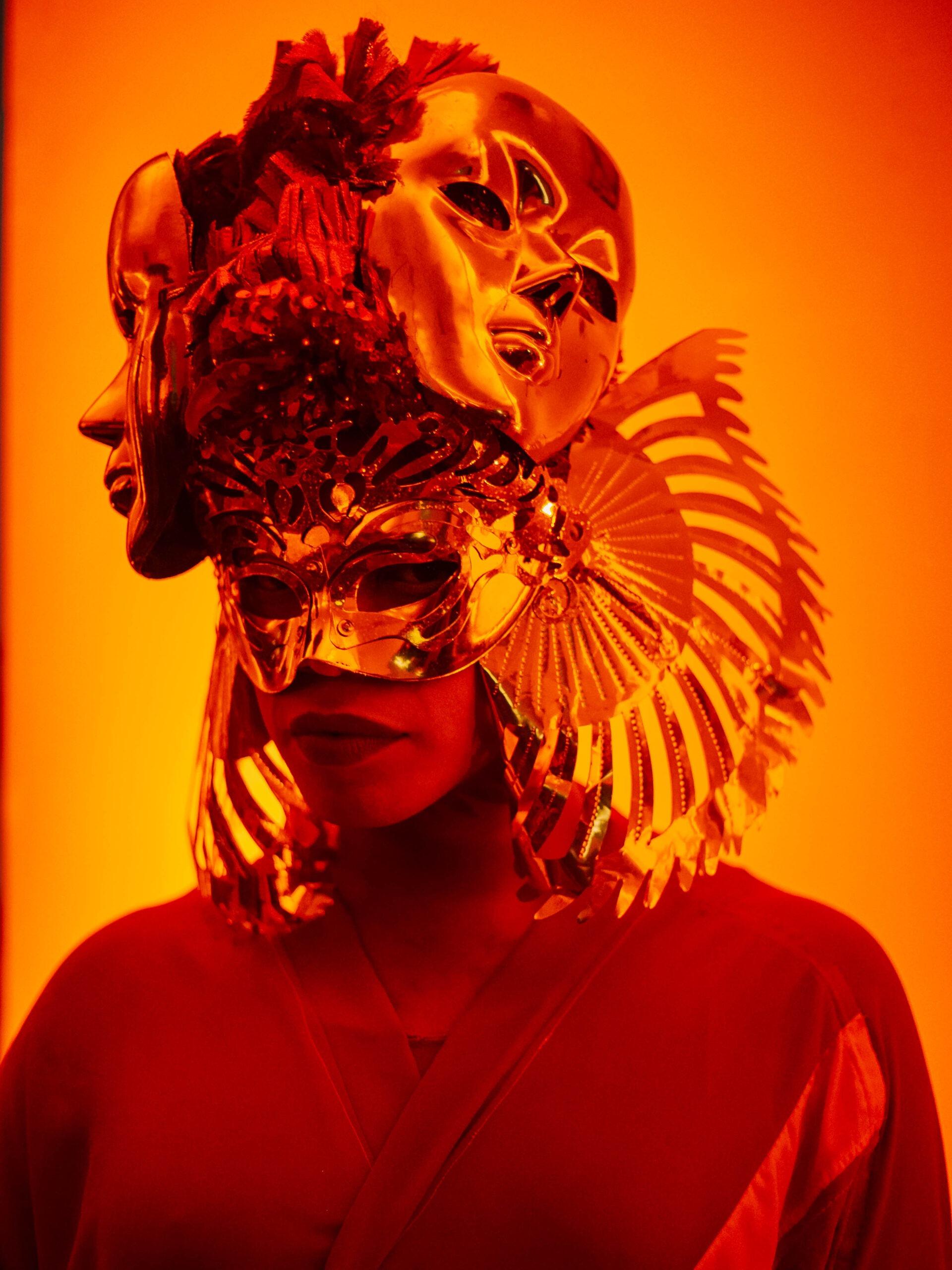 Exposição virtual “As Máscaras Que Habito” reúne sete artistas com curadoria de A TRANSÄLEN