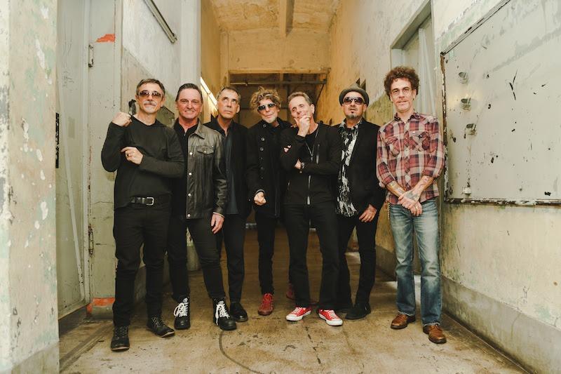 Titãs Encontro: Os 50 mil ingressos para show de São Paulo esgotam em 2 horas