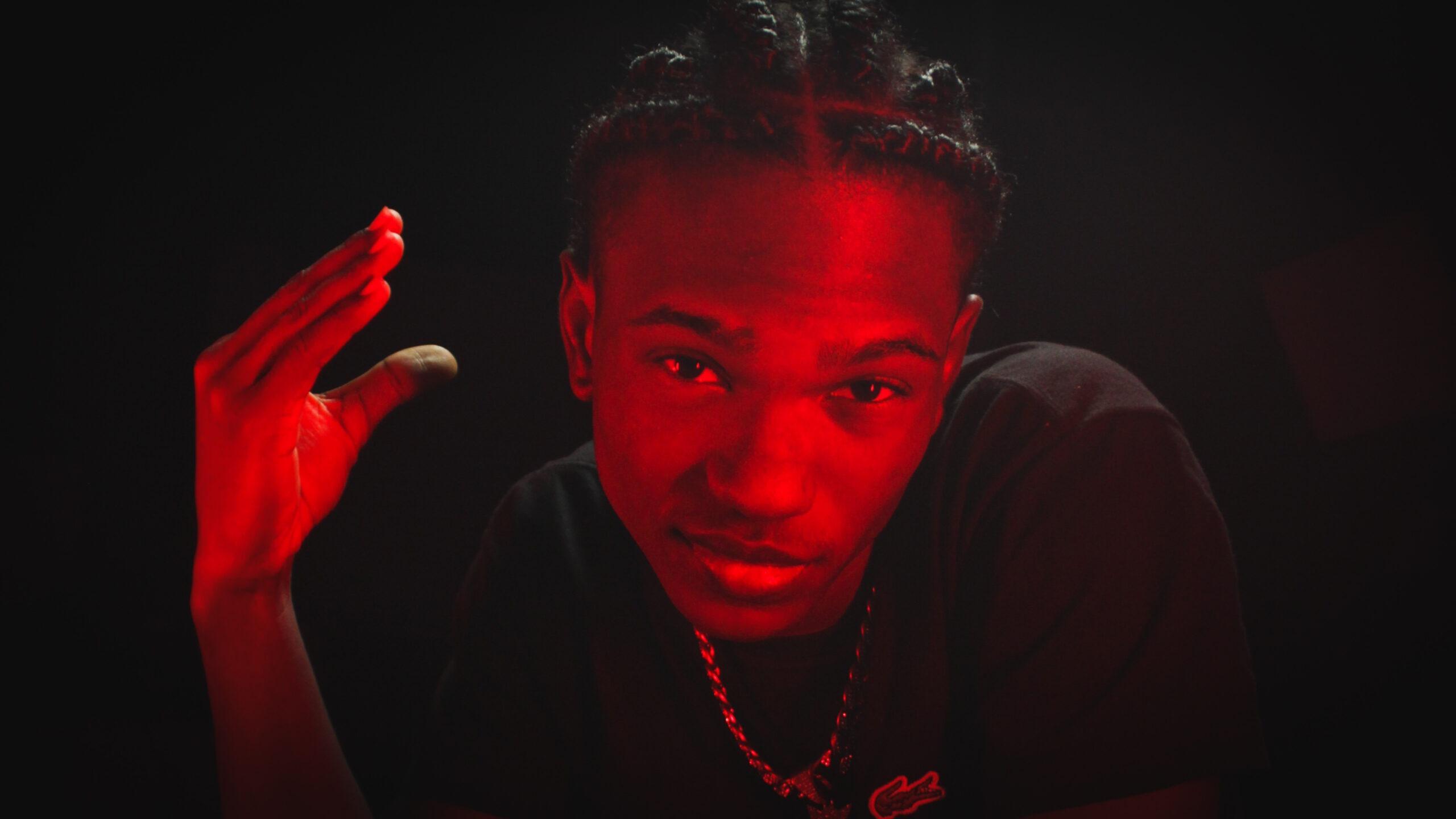 JcBlack lança videoclipe para a faixa “Rodeo” nesta quarta (18)