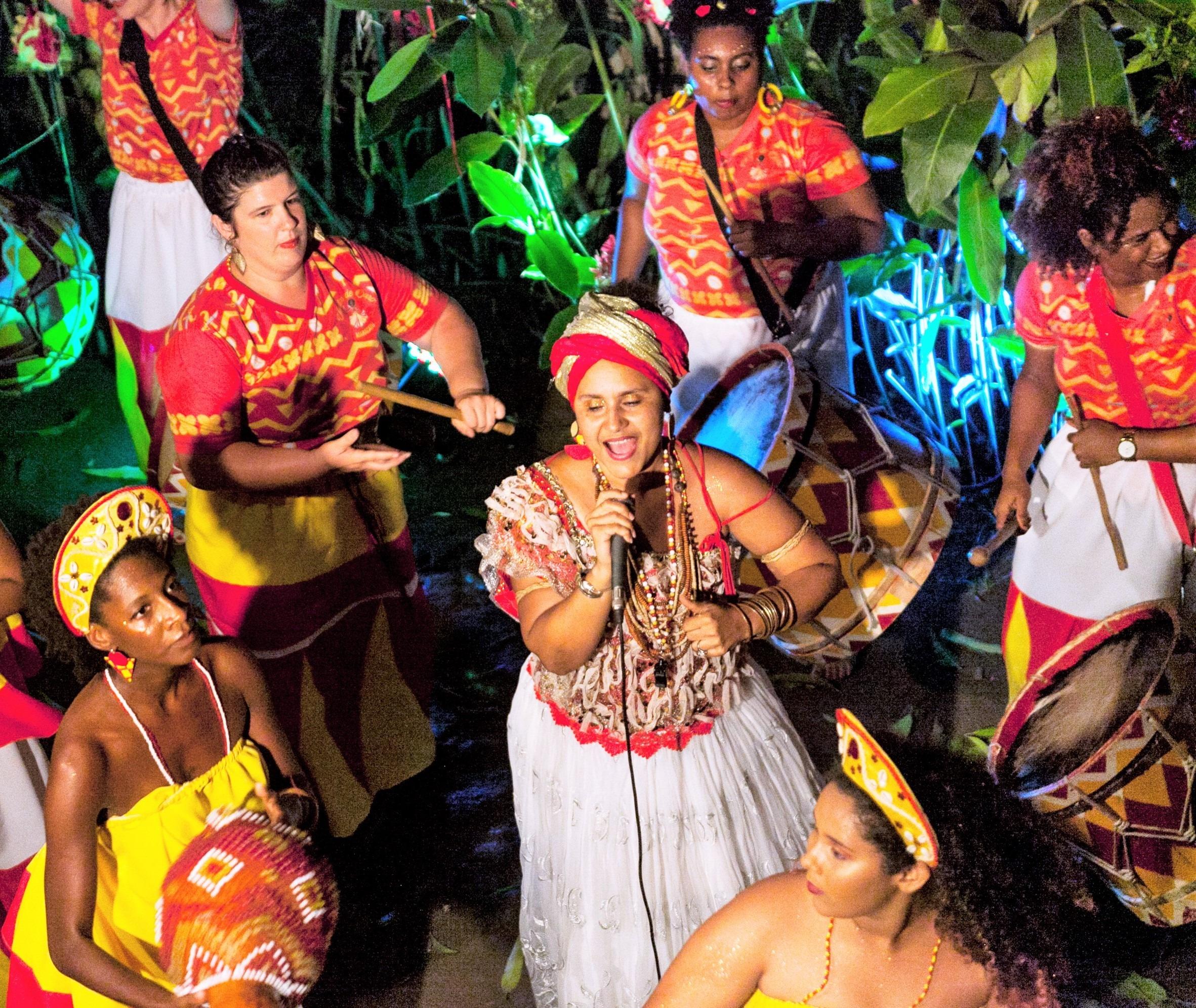 Cortejo Pernambaiano de Maracatu na festa de Yemanjá