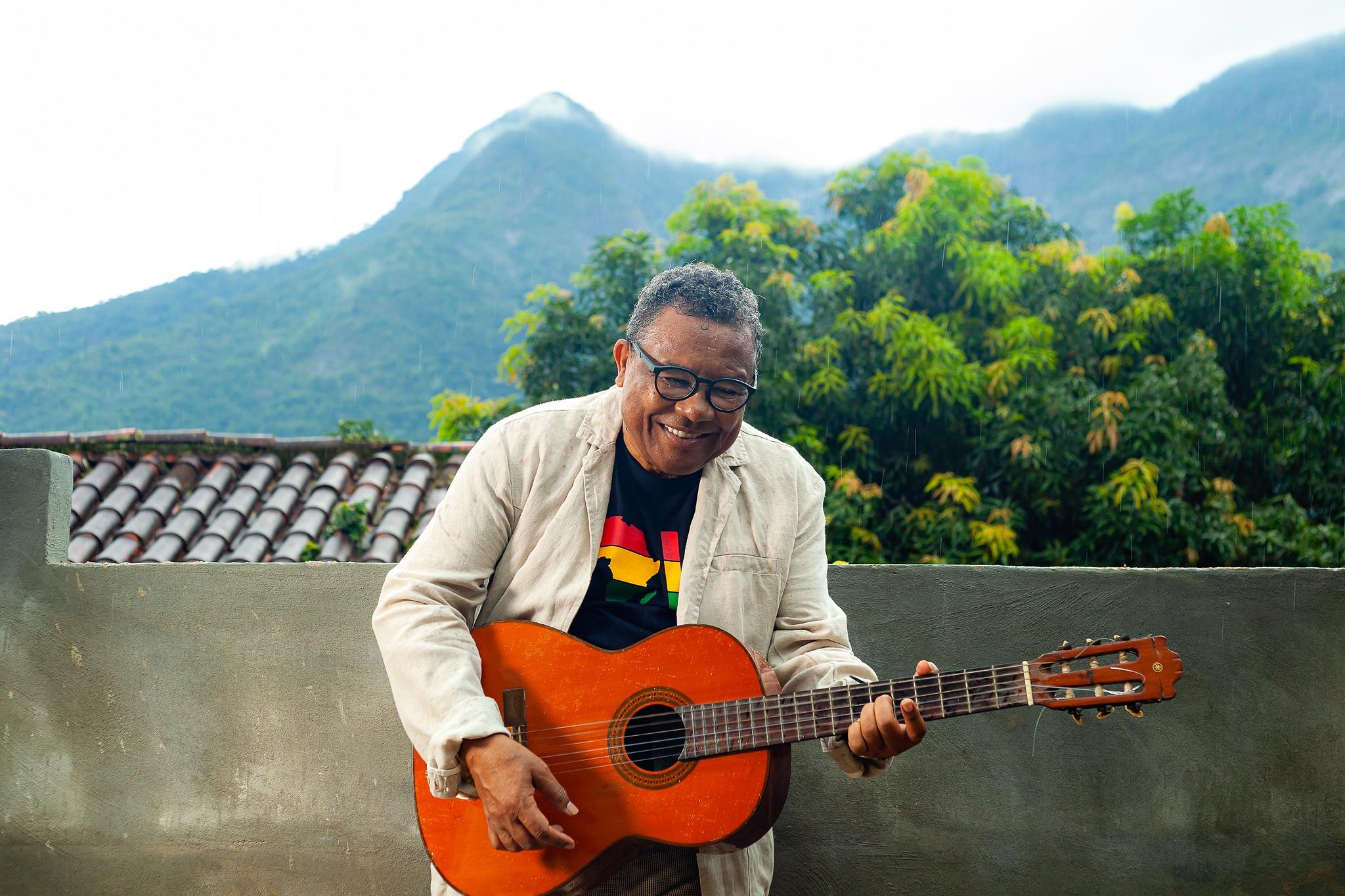 Autor de hits da MPB, samba e pagode, Ronaldo Barcellos lança “Ubirajara e Janaína”, single sobre racismo e desigualdade social