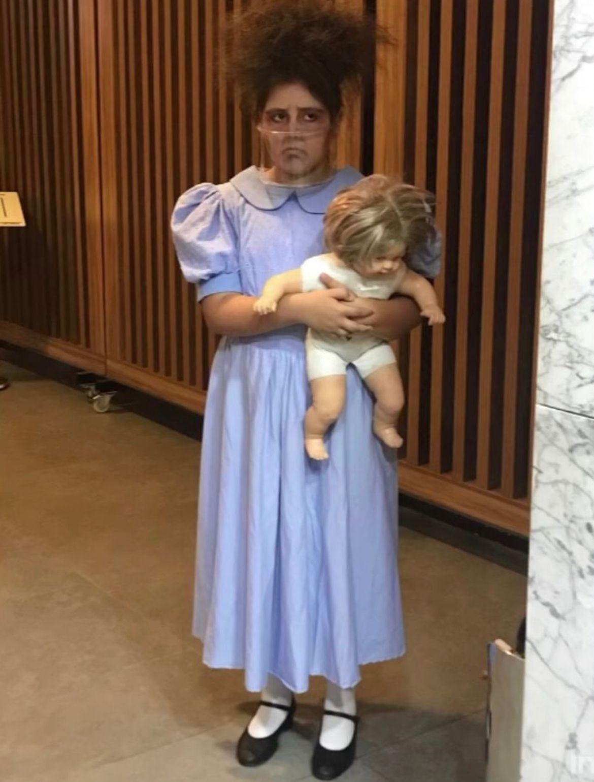 Giovanna Moreira retorna como a Menina Fantasma na comédia musical Silvio Santos Vem Aí