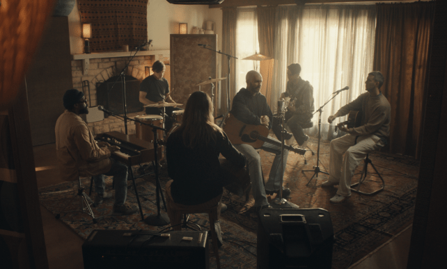 MAROON 5 LANÇA O VIDEOCLIPE INTIMISTA DA NOVA BALADA ROMÂNTICA, “MIDDLE GORUND”