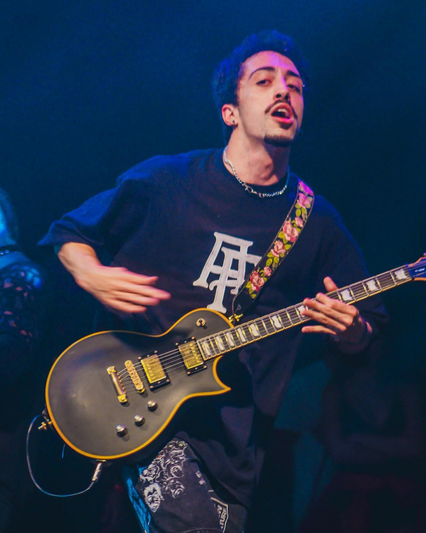 Lucas Inutilismo e banda se apresentam nesta sexta-feira, em Santos