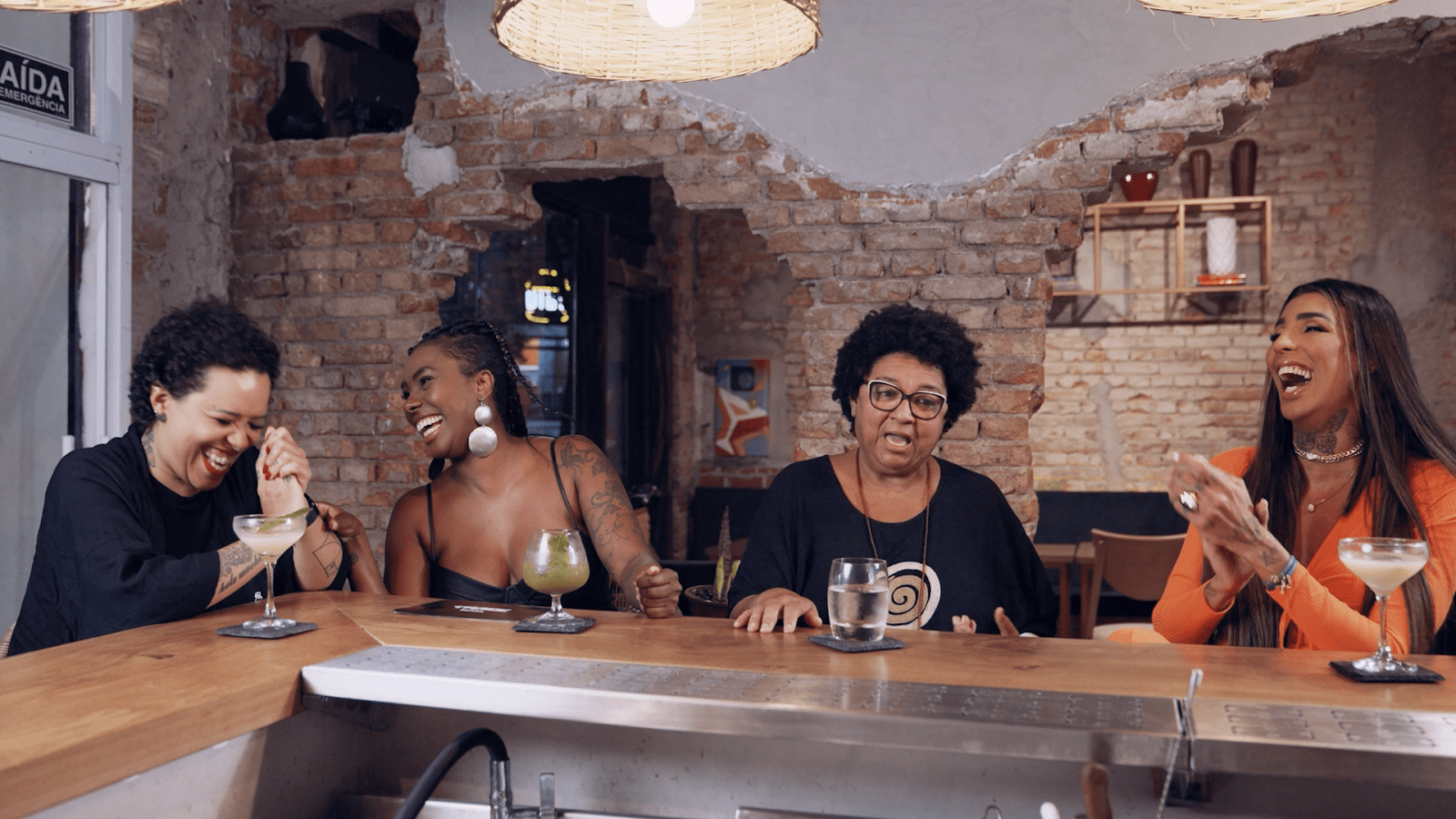 Celebrando o dia das mães, o Trace Trends desta semana mostra a maternidade por diferentes gerações 