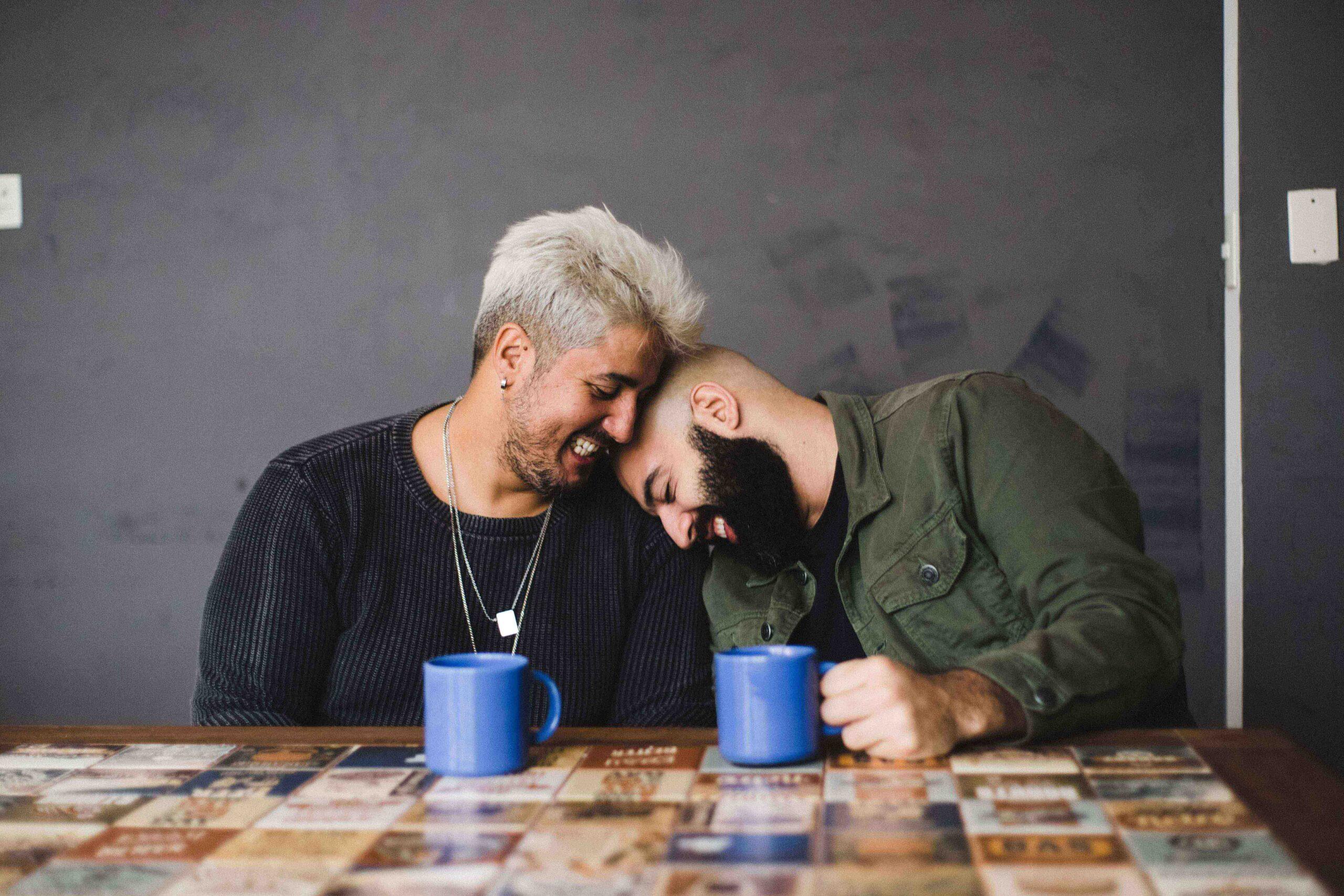 Sucesso na internet, “Ensaio sobre a Perda” estreia nos palcos na programação do Mês do Orgulho LGBTQIAP+ do teatro Glaucio Gill