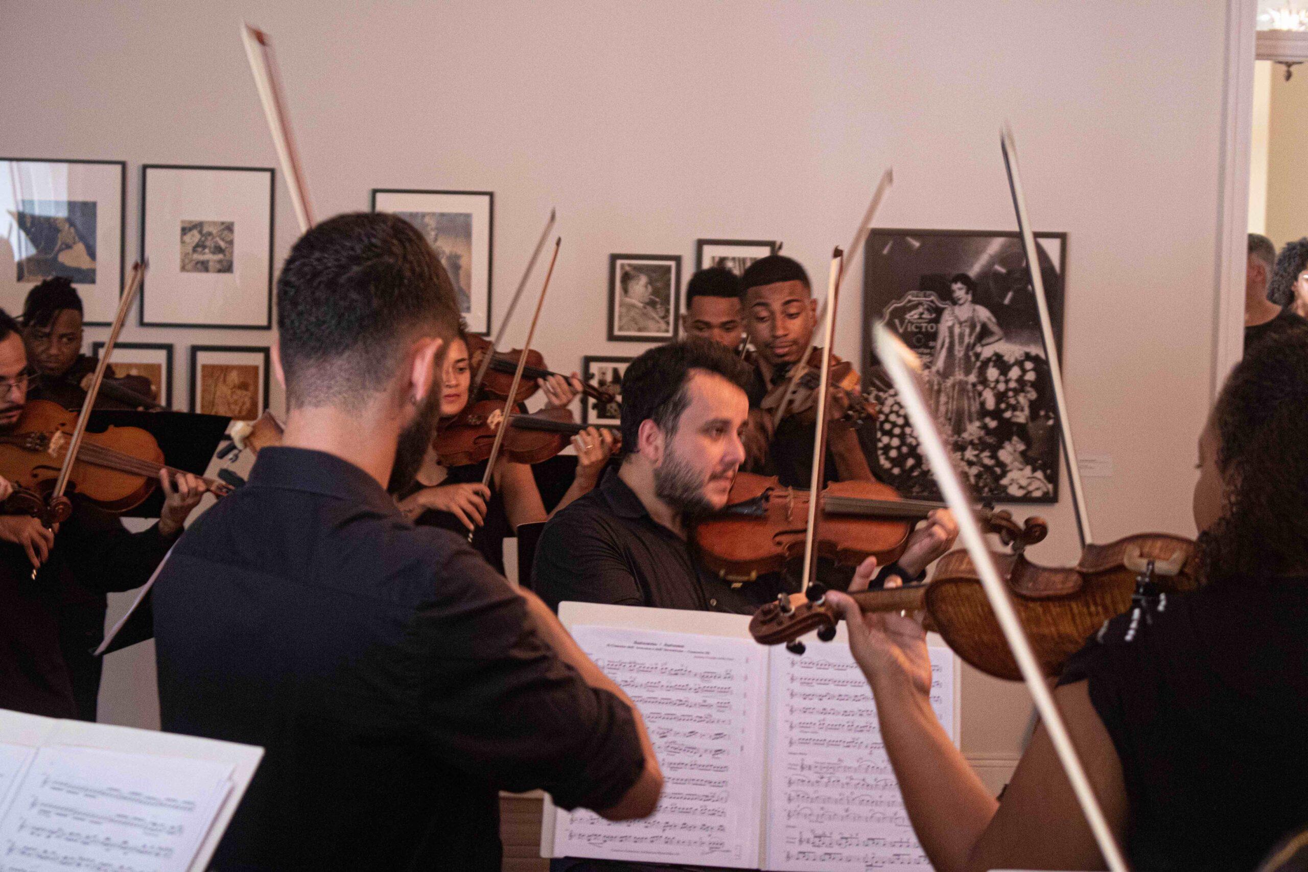 Orquestra da Grota estreia espetáculo “O Brasil e suas Cores” com concerto gratuito em Niterói