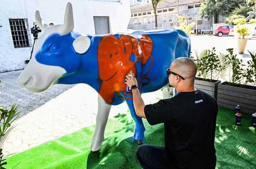 Esculturas da CowParade Vitória e Vila Velha vão a leilão beneficente em prol da saúde e da educação