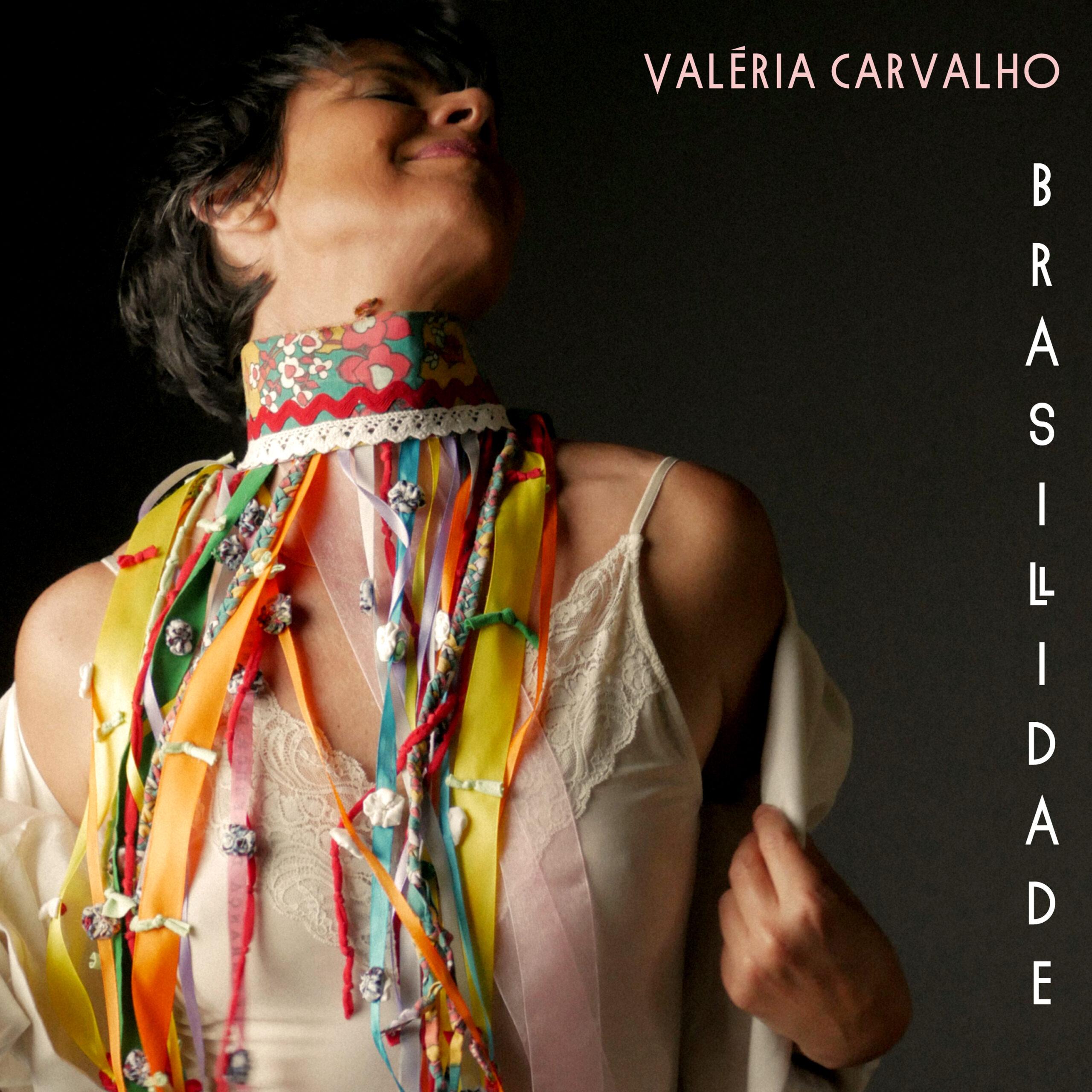 Valéria Carvalho lança single “Brasilidade” com produção de Jorge Helder