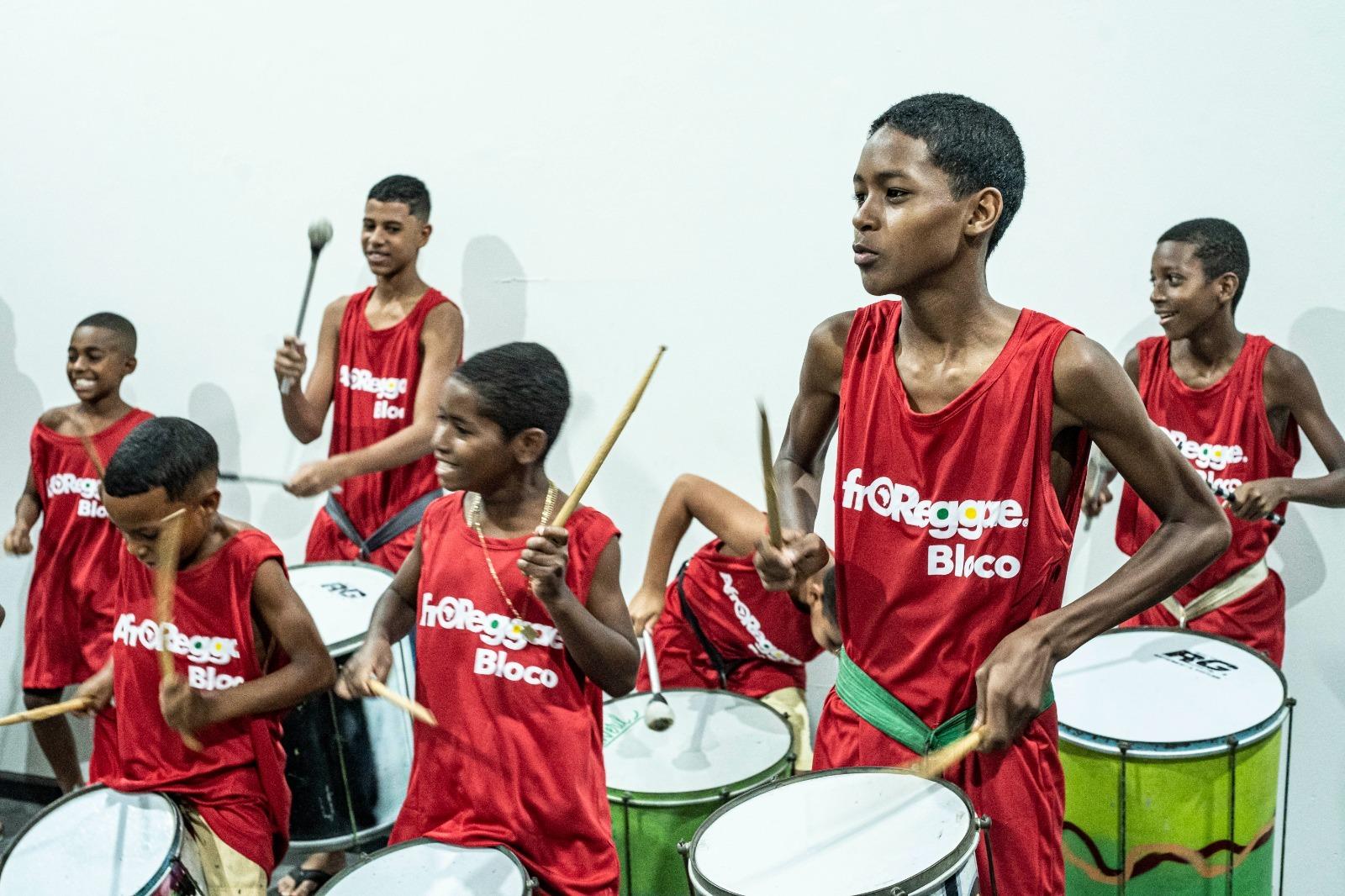 AfroReggae e Globo Transformam a Vida de 150 Crianças Através da Cultura