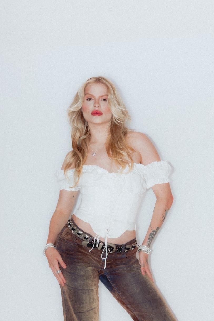 Luísa Sonza lança álbum visual “Escândalo ntimo” e faz show único no Qualistage