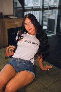 Ester Muniz: de fenômeno da Privacy a influenciadora de sucesso