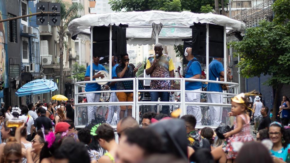 Desfile do Coreto do Samba: Paulo Cézar agita São Paulo com os melhores ritmos!