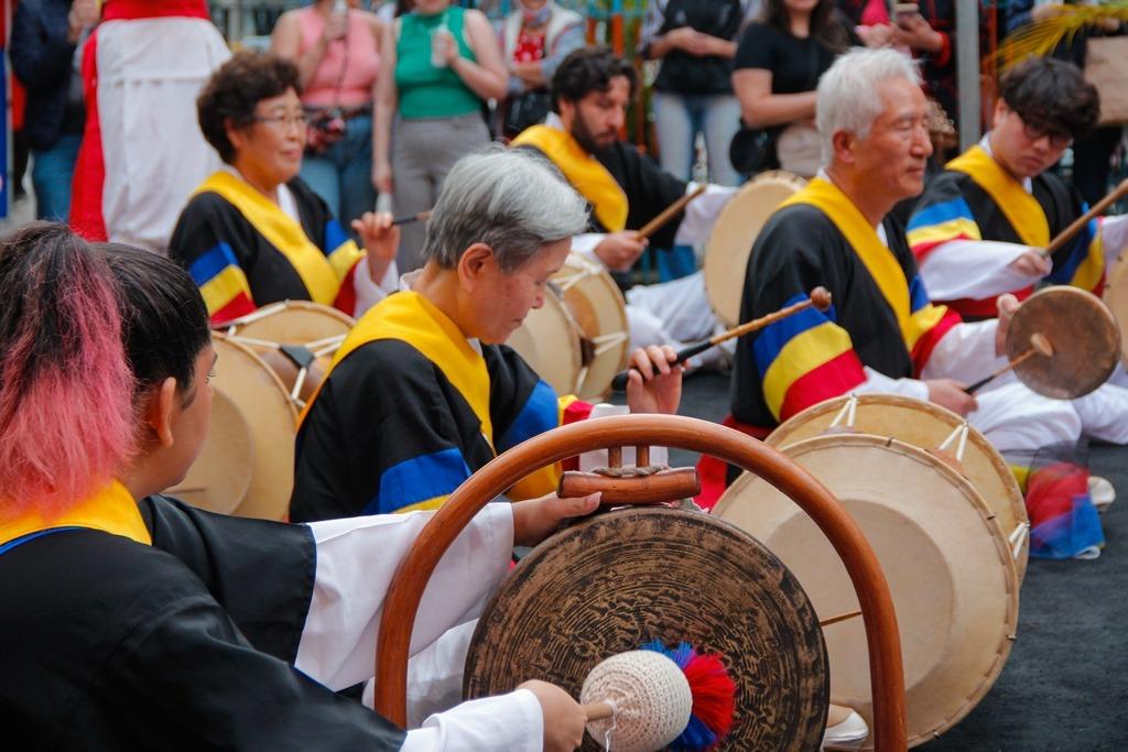 Feira do Bom Retiro celebra K-Pop e Ano Novo Chinês com apresentações especiais