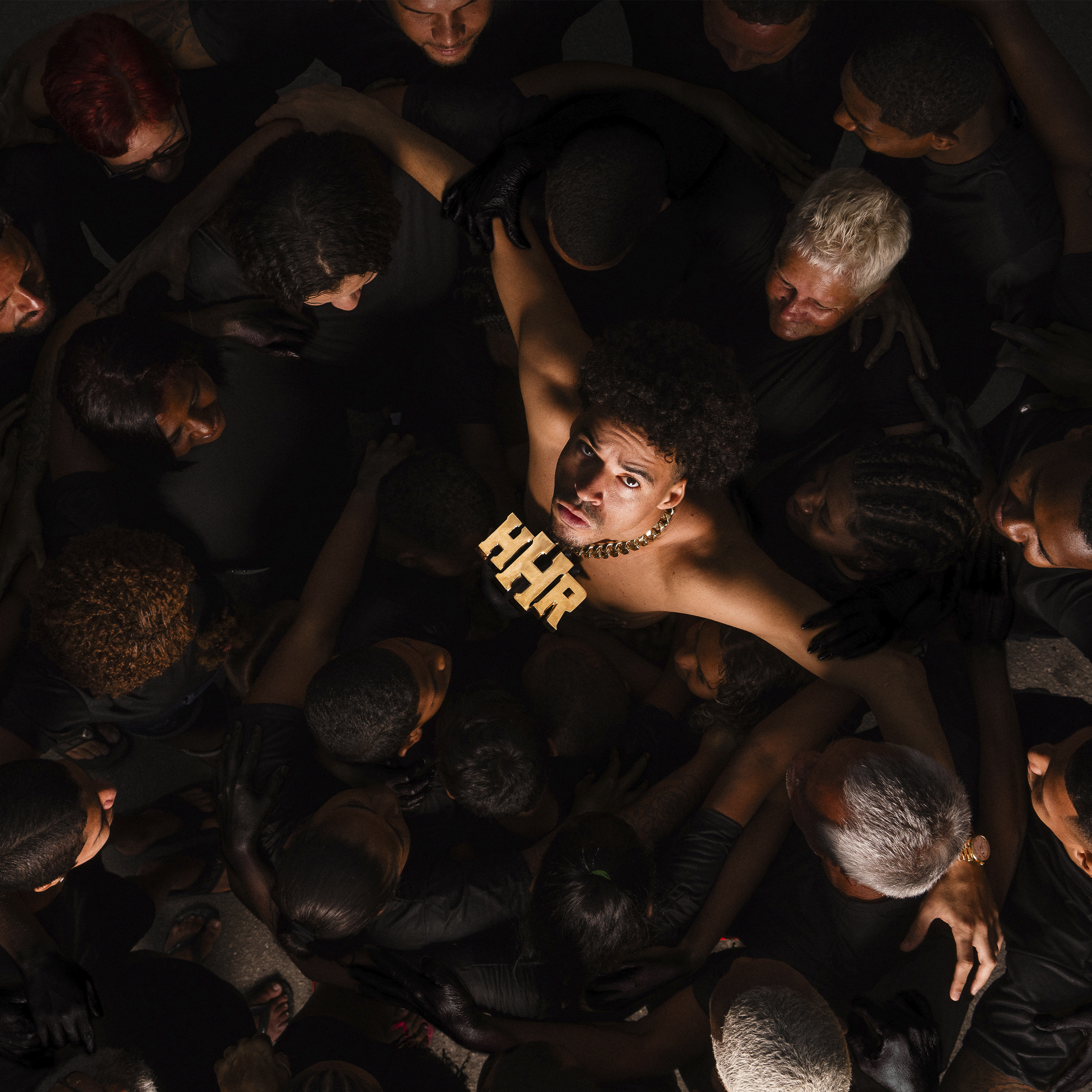 L7NNON retorna com álbum grandioso: “Irrastreável” celebra a periferia com 31 faixas e parcerias de peso