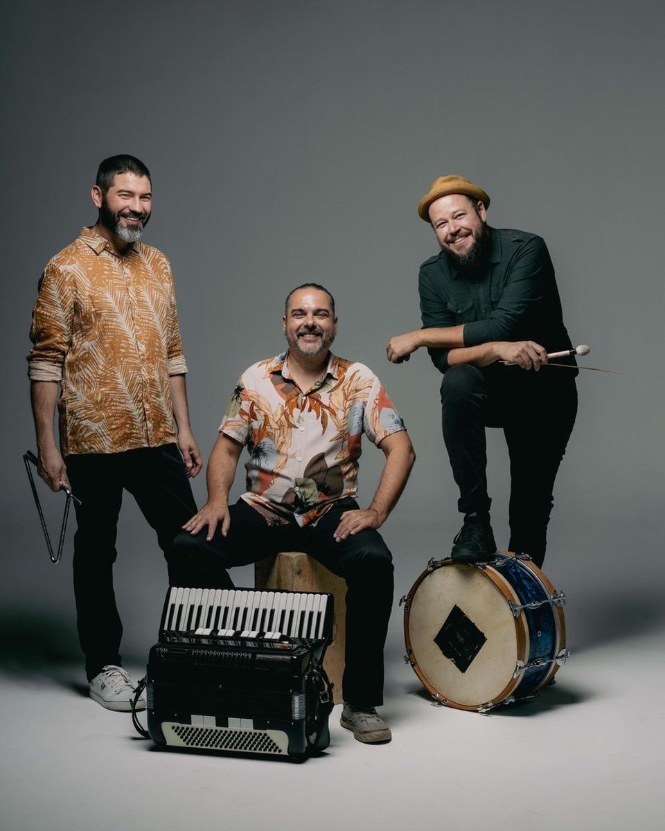 Trio Macaíba celebra forró clássico com “A Furiosa” em show no SESC Pompeia