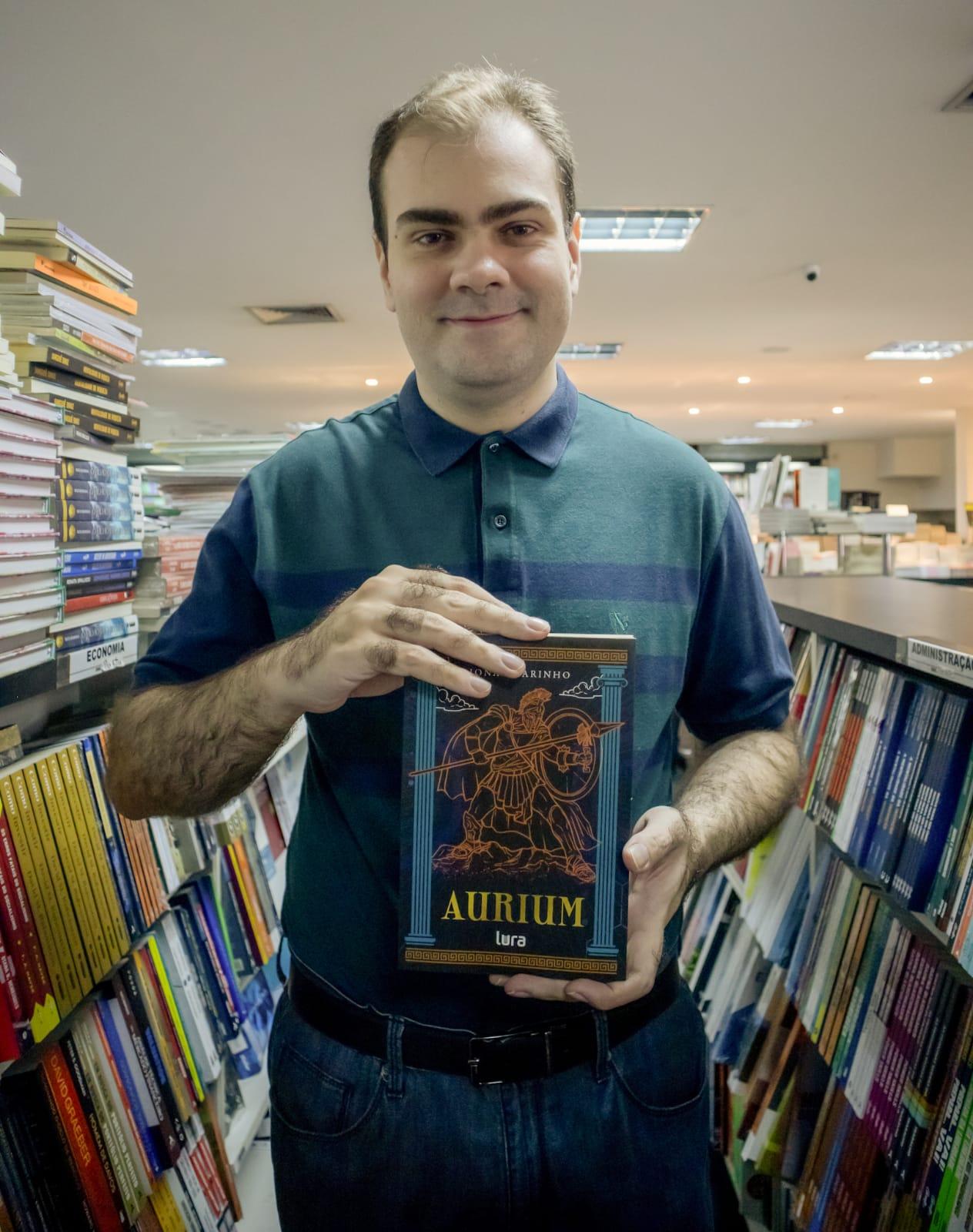 Diplomata Jonas Marinho lança romance ‘Arium’ na livraria Sortir em Brasília