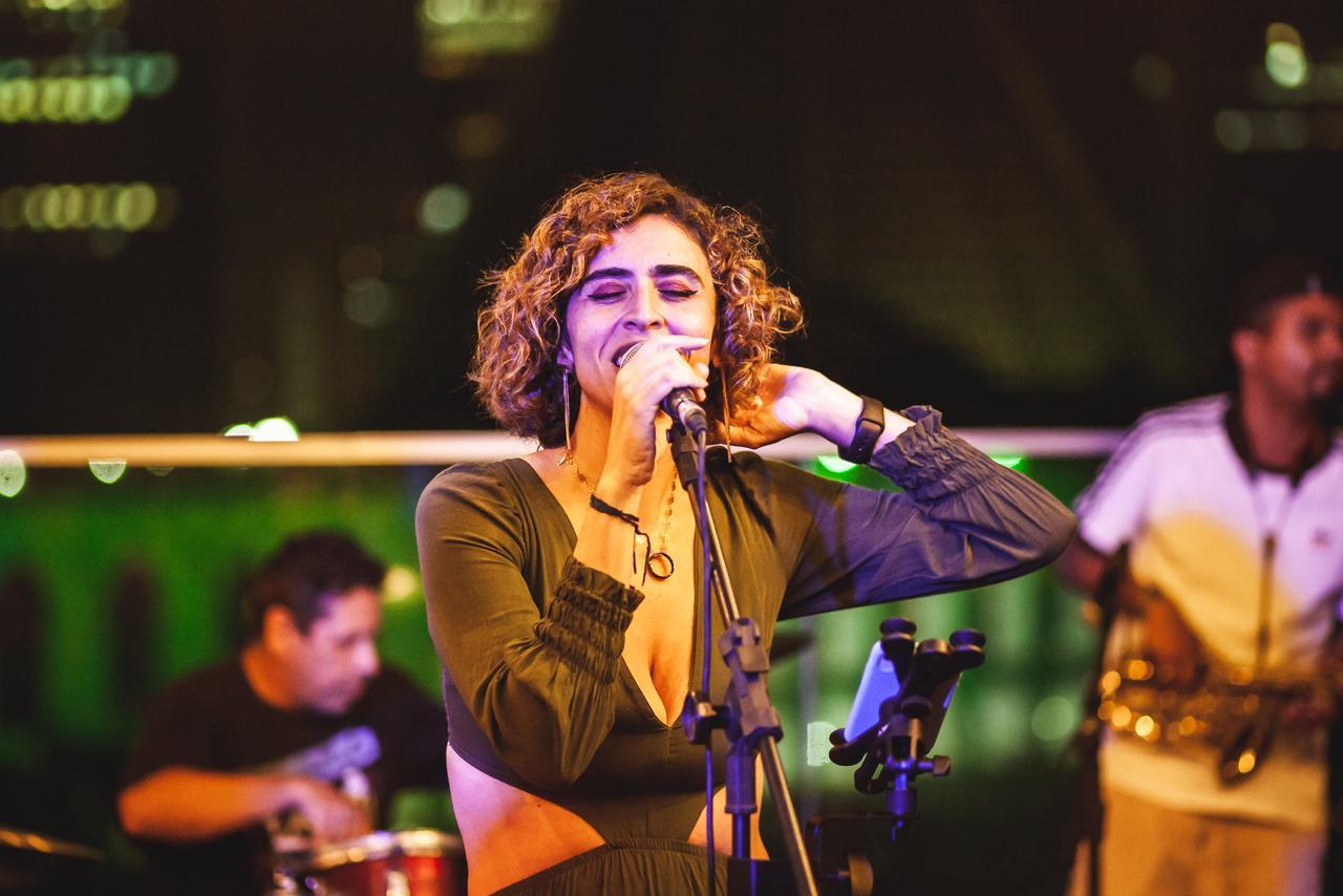 Raphaella Souza e Banda Noise Under Control: Celebrando o Dia Internacional da Mulher com Rock Alternativo