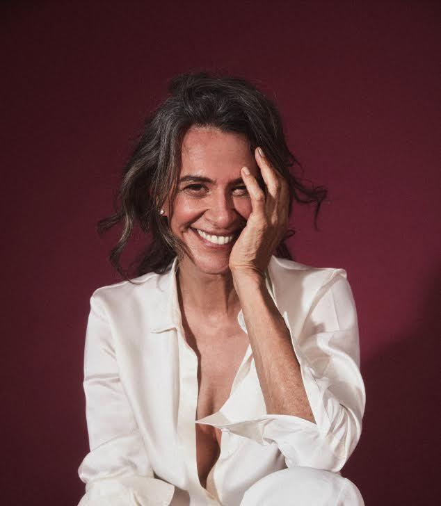 Celebrando 50 anos de carreira, Simone volta a Fortaleza com turnê especial