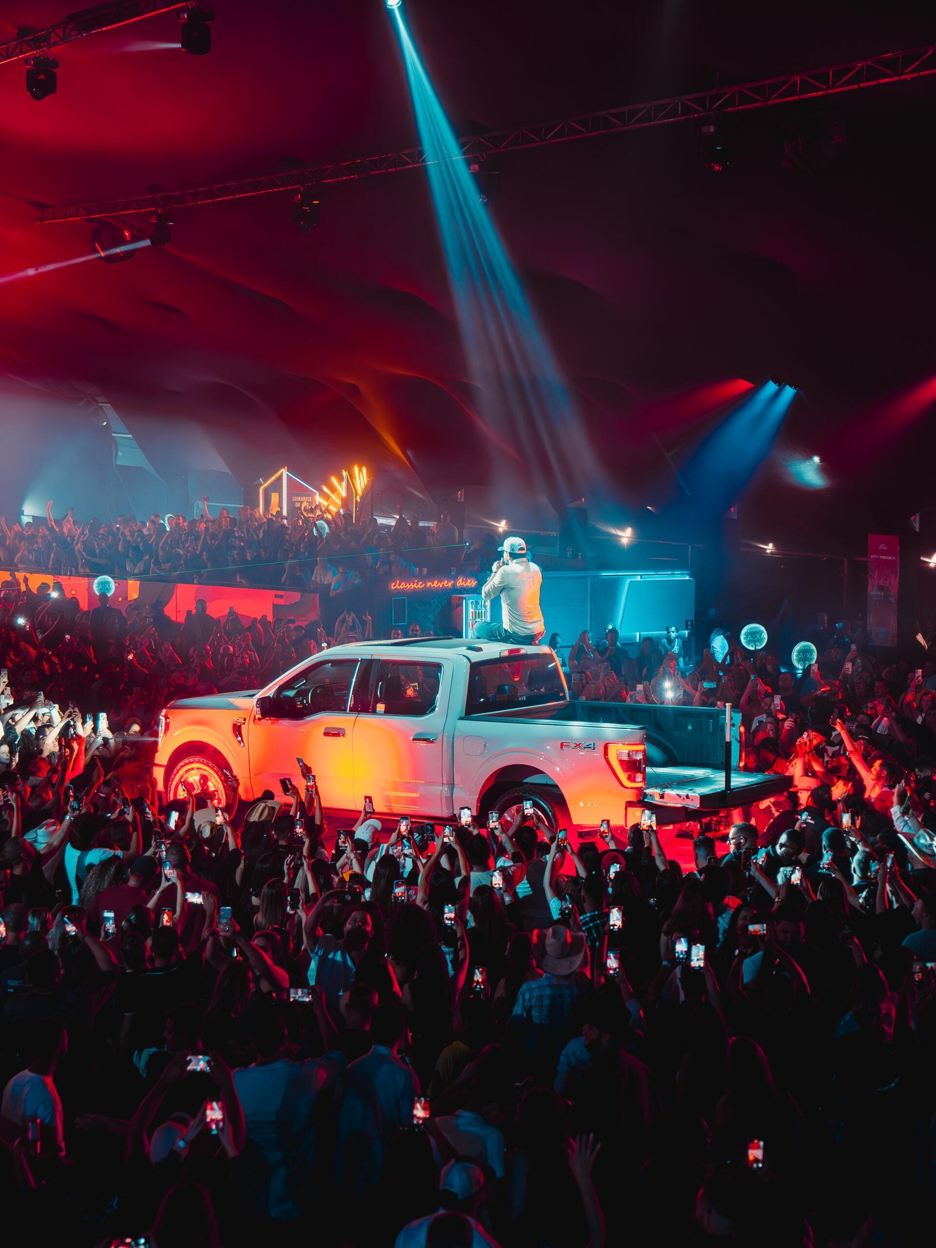 Churrasco On Fire em Sorocaba: Sorocaba canta em cima da maior picape do mundo, a nova Ford F-150