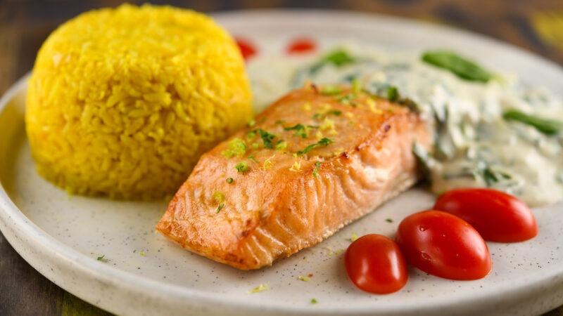 Dia das Mães em Vila Velha: Caranguejo do Assis oferece Salmão à Toscana em menu especial