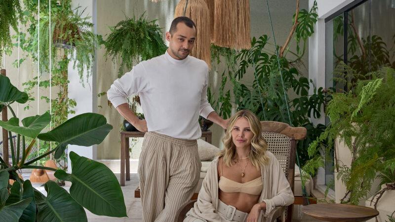 Eduardo Sterblitch e Louise D’Tuani revelam à Casa Vogue o paraíso em que vivem no Rio de Janeiro