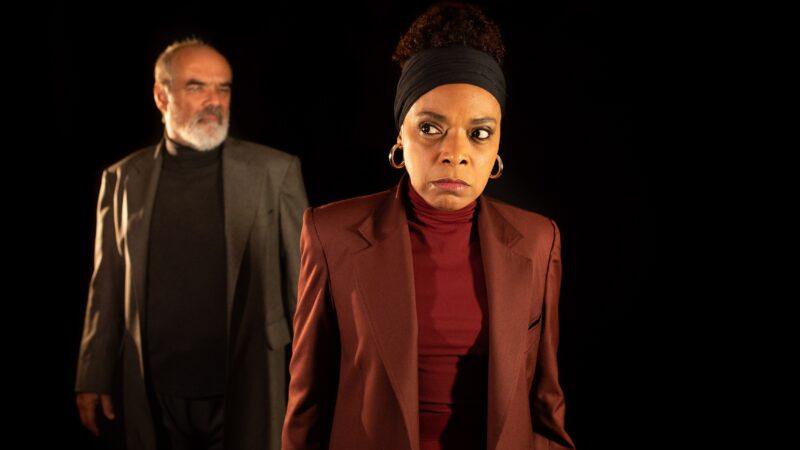 Temporada Teatro: AntígonaCreonte e Nenhum de Nós Mente