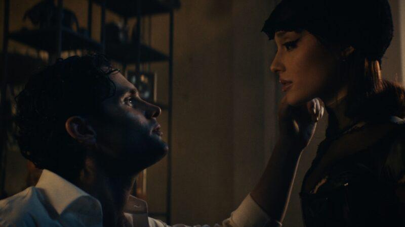 Ariana Grande lança clipe de “the boy is mine”