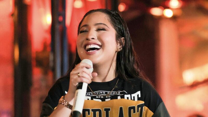 Mari Fernandez comemora sucesso de “Página de Ex” no Spotify