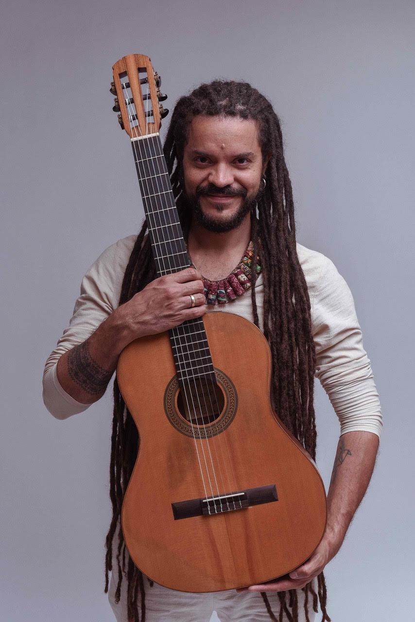 Entrevista: Gui Silveiras, cantor e compositor