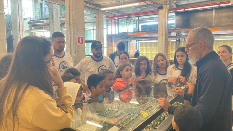 EMS leva crianças para o Museu do Futebol