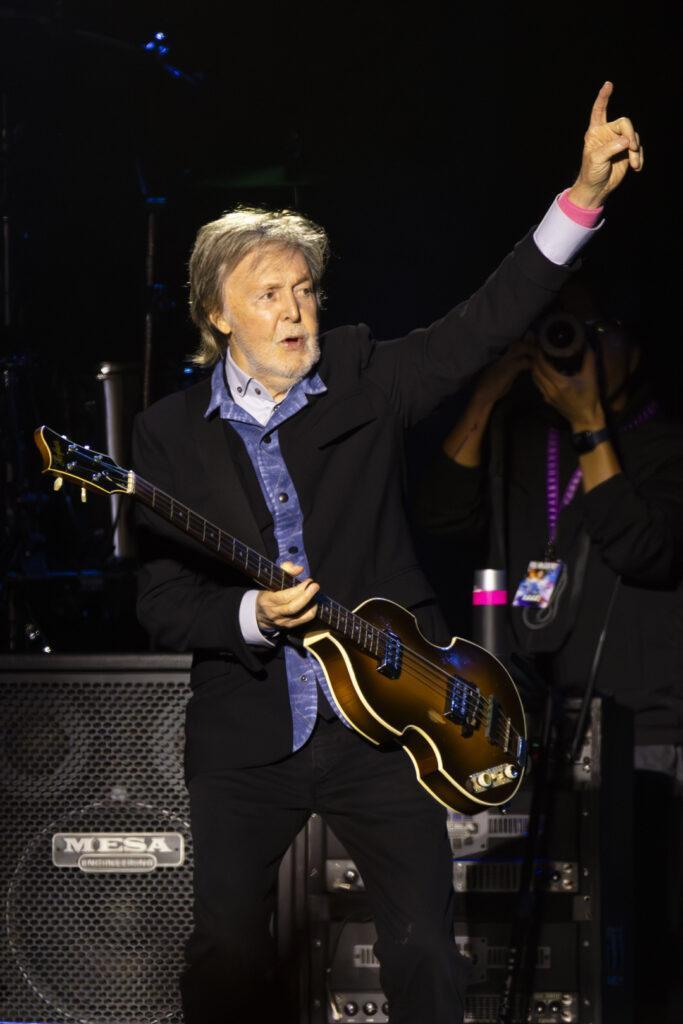 Paul-McCartney-FLORIPA-Show-19-OUT-2024-@marcoshermes-2-683x1024 Rapidinhas Culturais (21 de outubro de 2024)