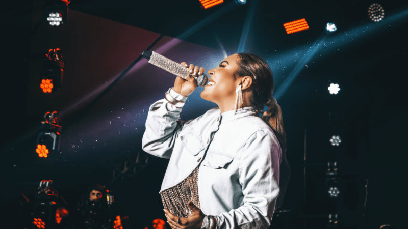 Naiara Azevedo lança novo EP com pout pourris sertanejos