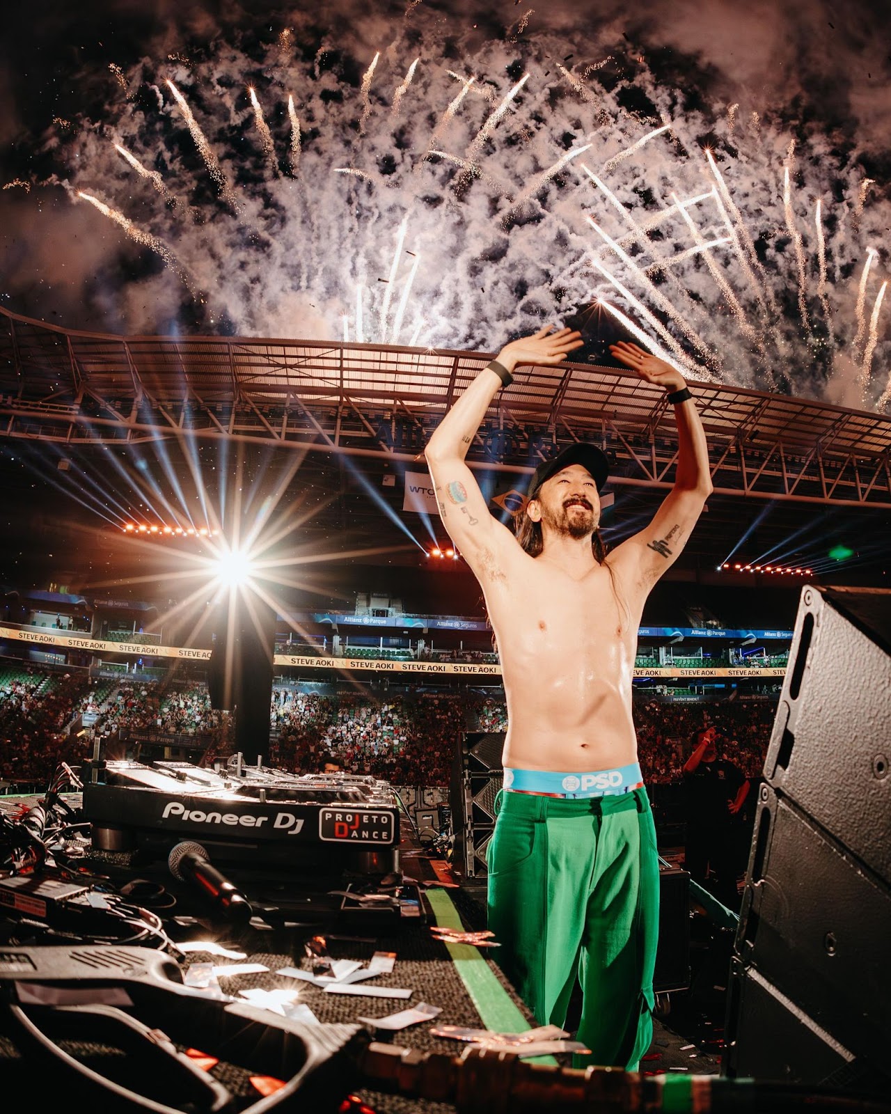 Steve Aoki agita São Paulo no CarnaUOL