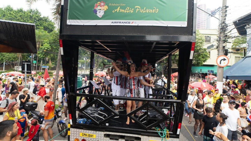 Bloco Amélie Pulando traz música francesa para o carnaval de SP