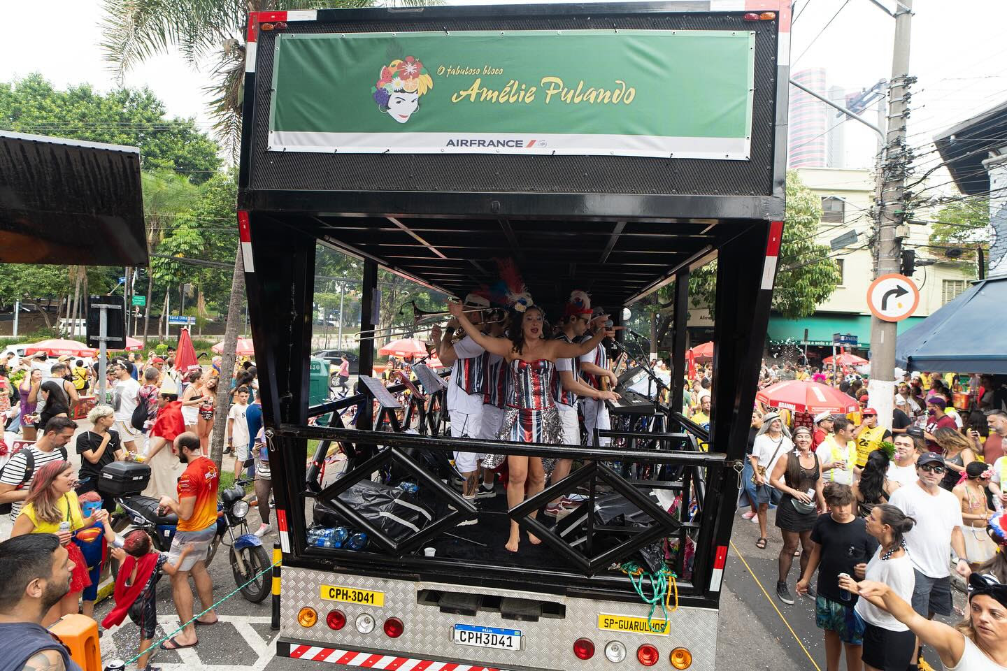 Bloco Amélie Pulando traz música francesa para o carnaval de SP