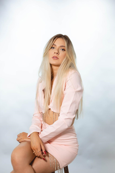 Clarissa Melo deixa o Direito para brilhar no pop nacional