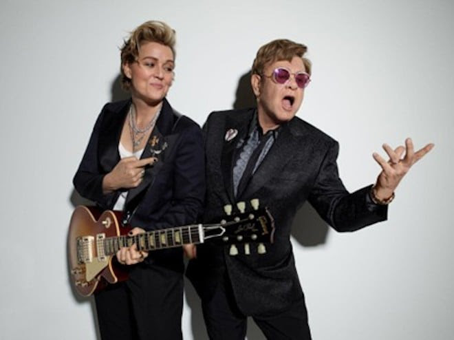 Elton John e Brandi Carlile lançam álbum