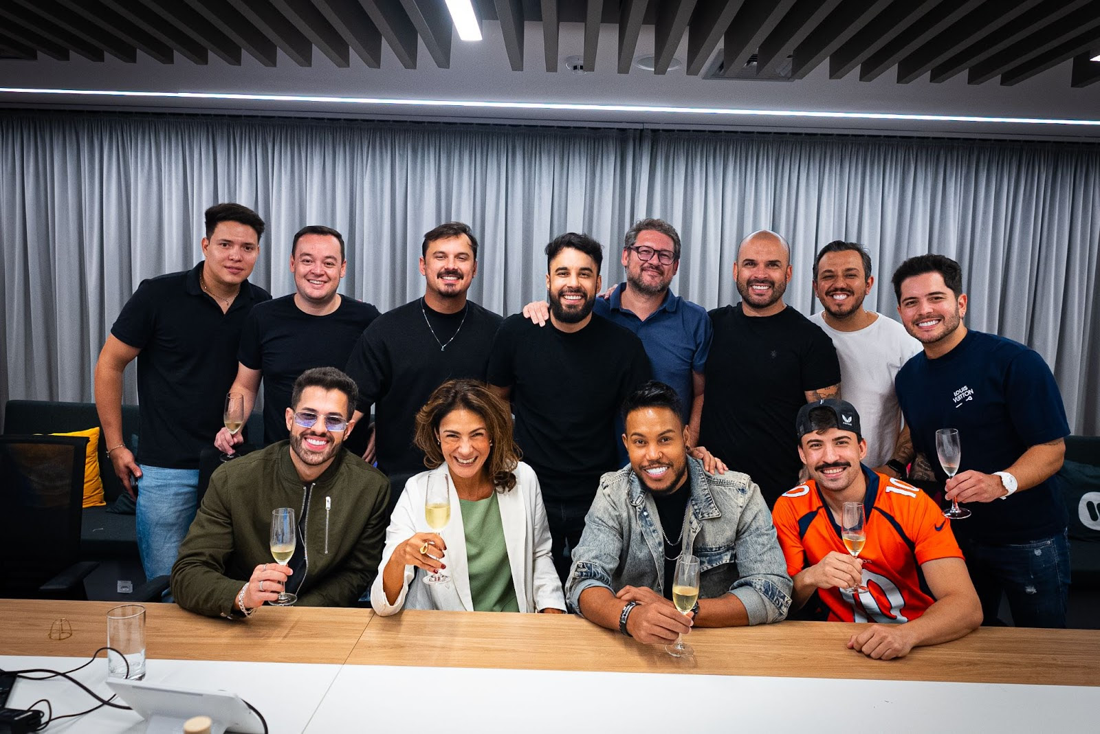 Alex & Medina e Bruno Rosa assinam com a Warner Music