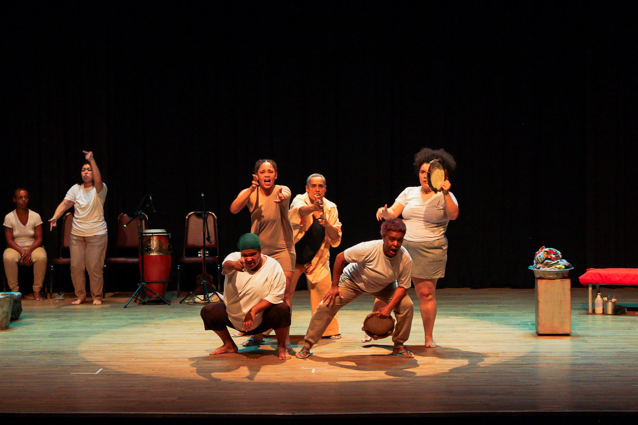 Cavalos Pretos: Teatro sobre o cárcere feminino