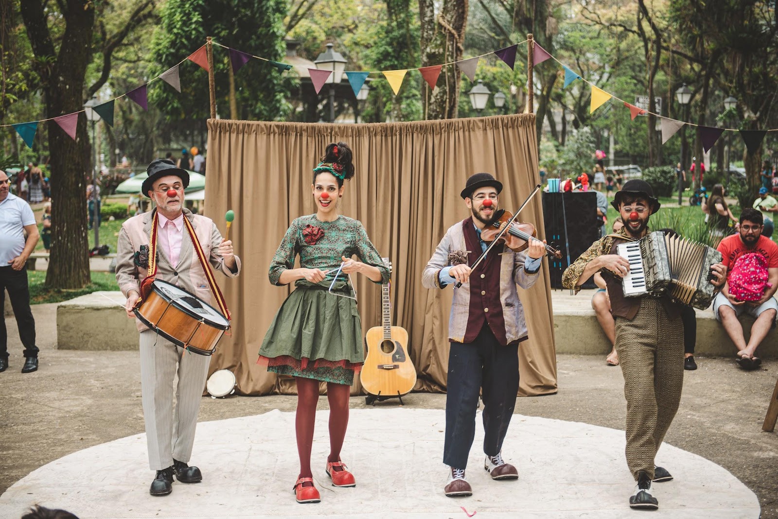 Grupo Palhastônicos encerra turnê “Velho Circo, Novo Mundo”