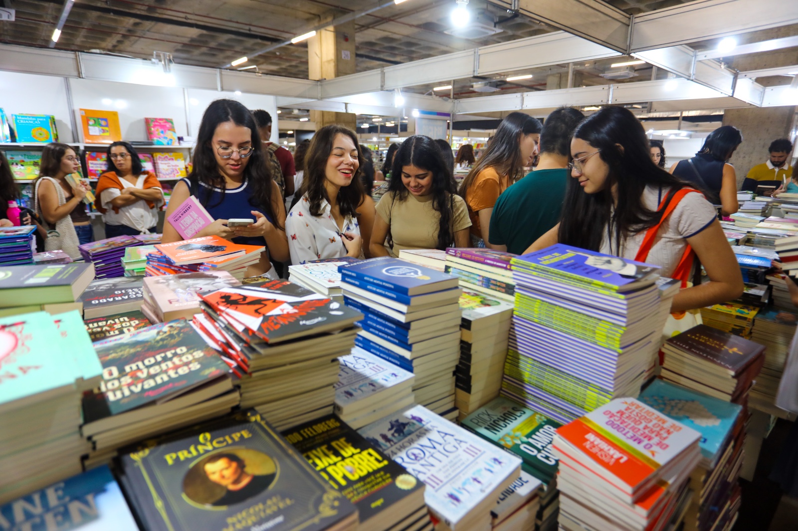 Bienal Mineira do Livro 2025 celebra leitura e cultura