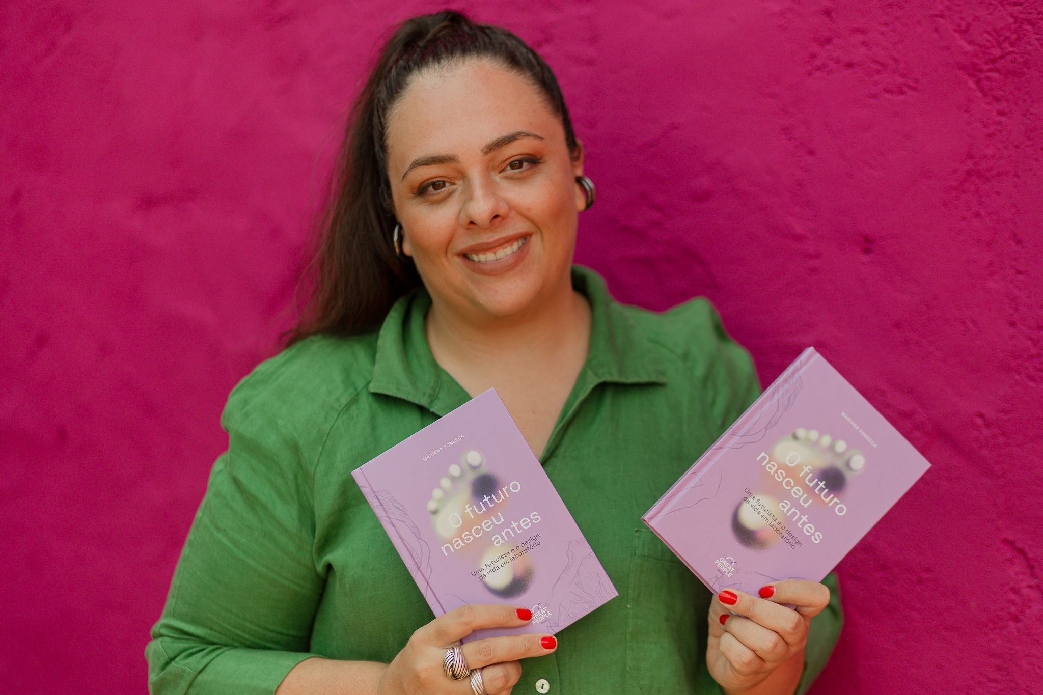 Futuro e maternidade solo: Mariana Fonseca lança livro impactante