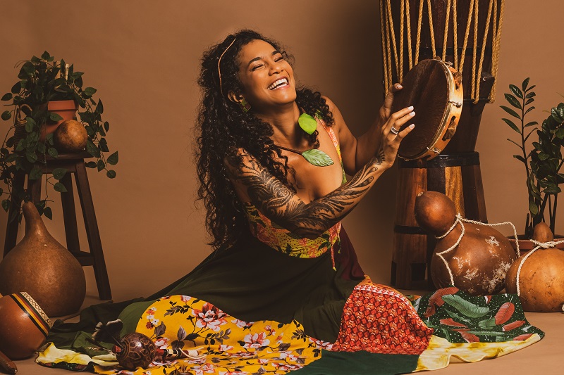Entrevista: Poli, cantora e compositora