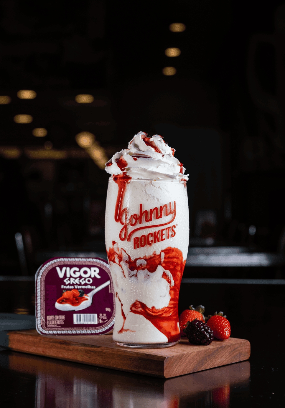 Johnny Rockets lança shake com Vigor Grego e distribuição grátis