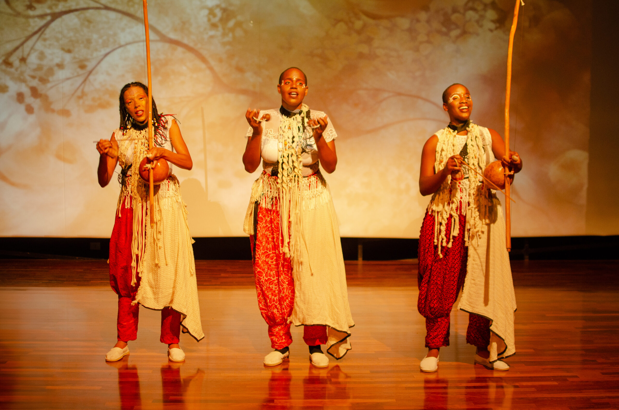 Espetáculo Dingo-Dingo celebra ancestralidade no Sesc