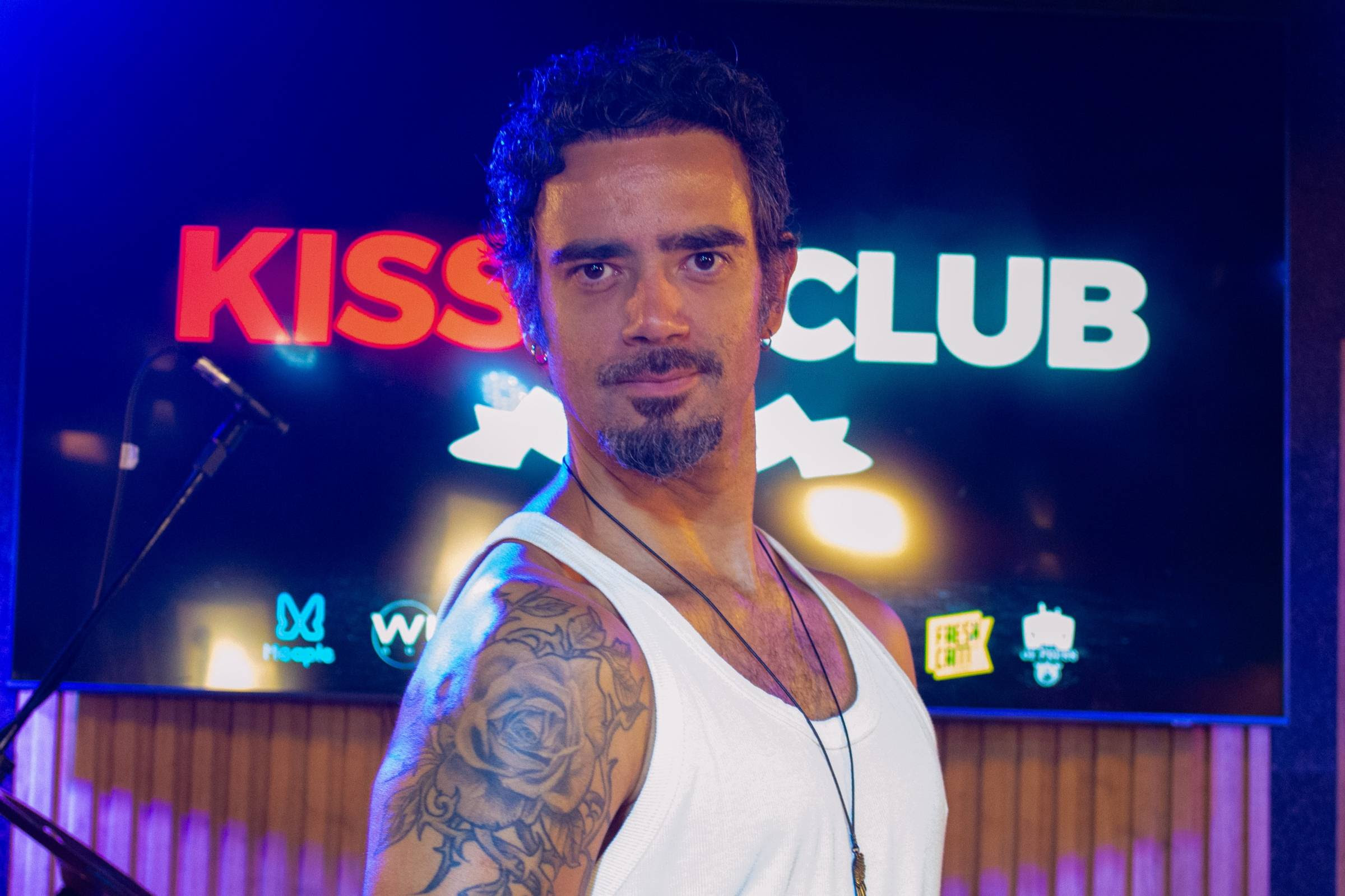 Gus Nascimento emociona com tributo a Chris Cornell