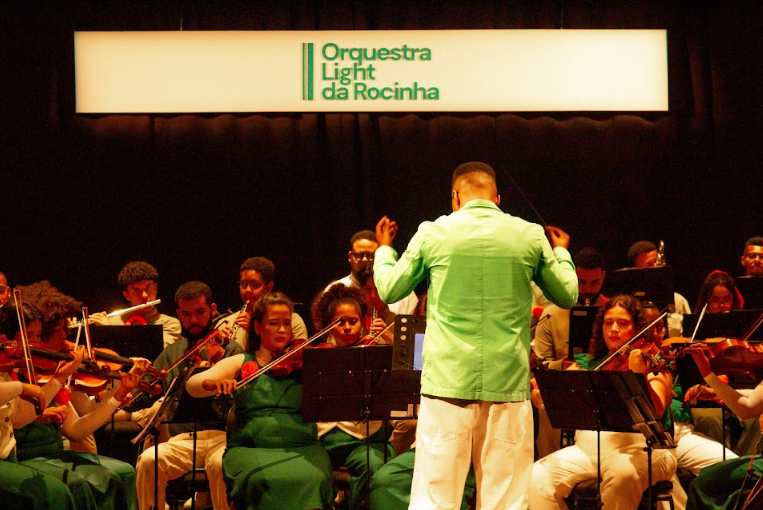 Orquestra Light da Rocinha celebra 120 anos da Light no Municipal