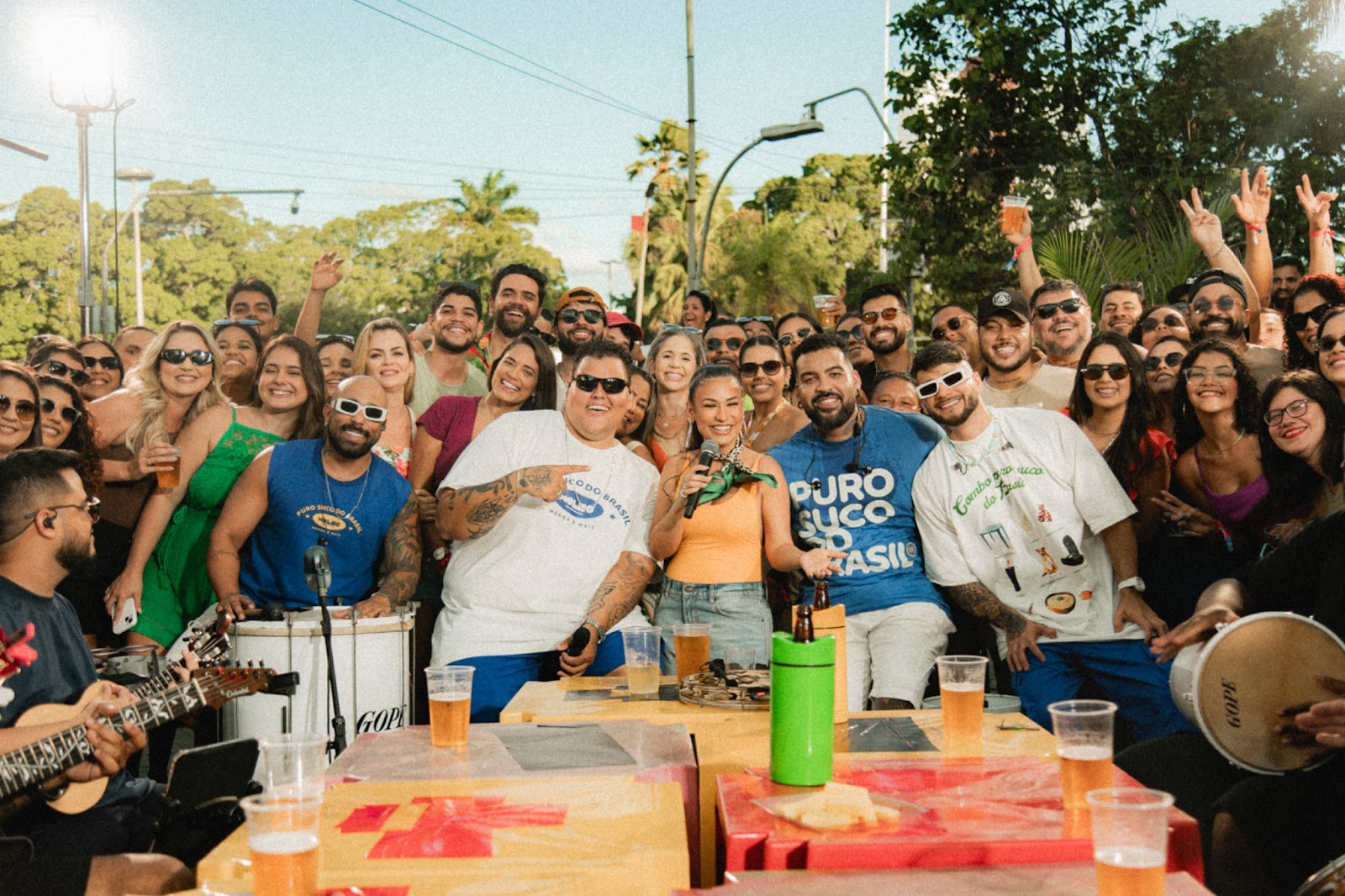 Menos é Mais lidera paradas com hit “P de Pecado”