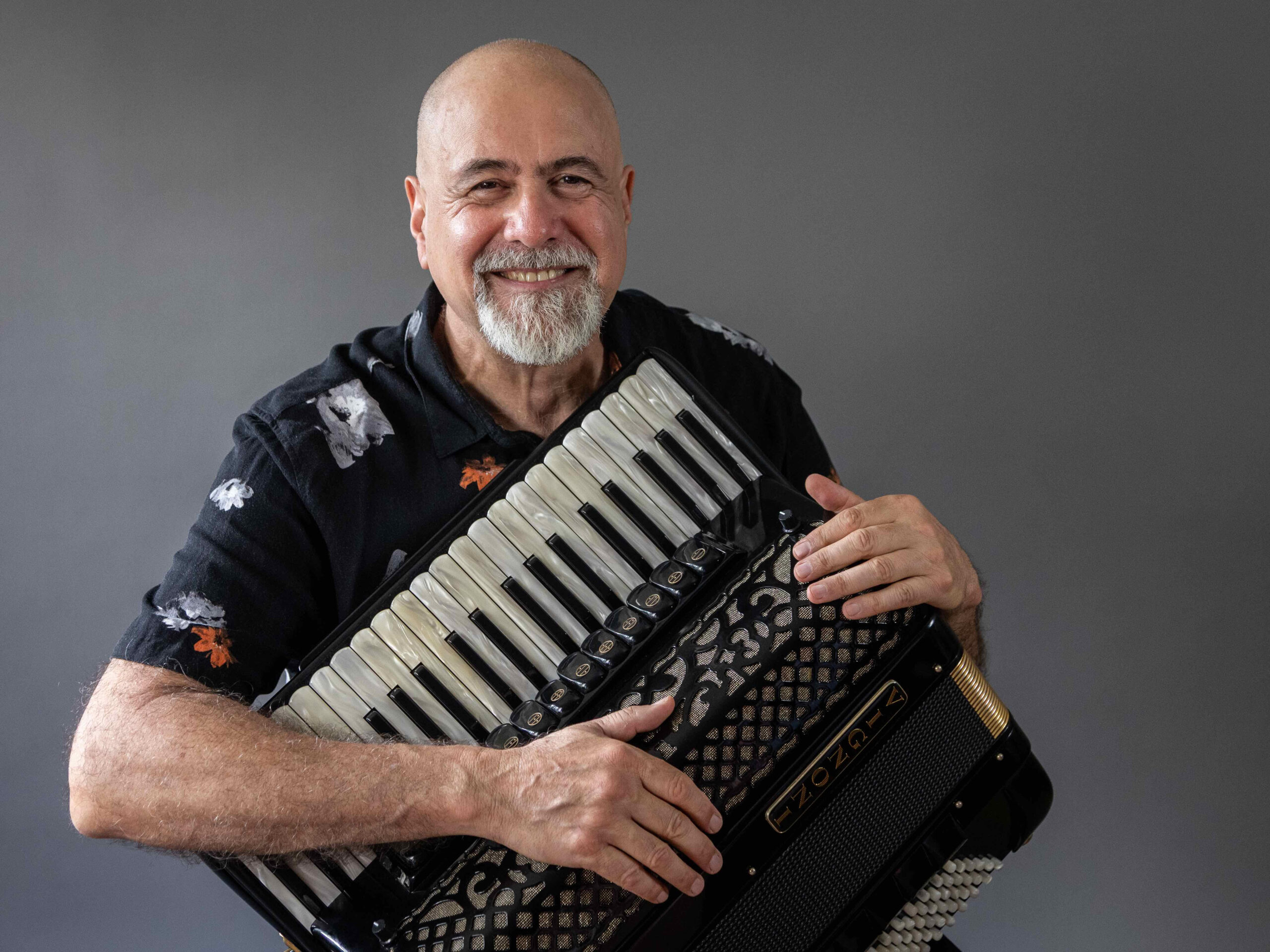 Toninho Ferragutti lança ‘QuarenteMas’ na Sala Crisantempo